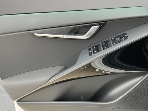 Certified 2025 Kia Niro EX Touring image 10