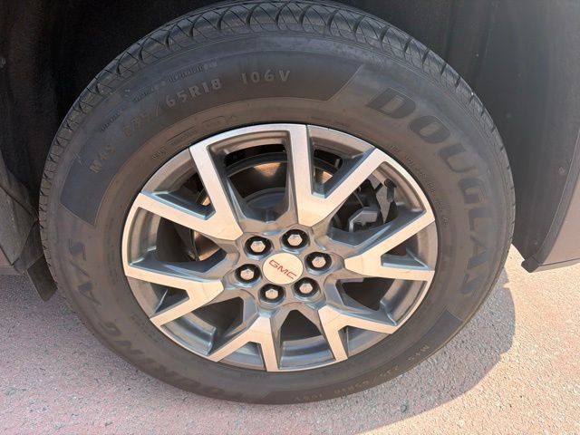 Used 2023 GMC Acadia SLT w/ LPO, Floor Liner Package FWD image 7