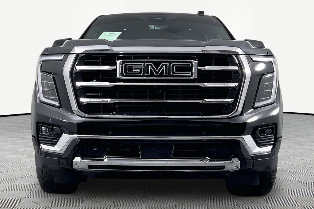 Used 2025 GMC Yukon XL Elevation w/ Elevation Premium Package AWD/4WD image 2
