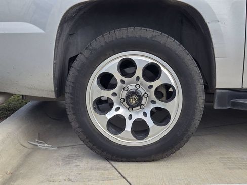 Used 2010 Chevrolet Avalanche LTZ AWD/4WD image 10
