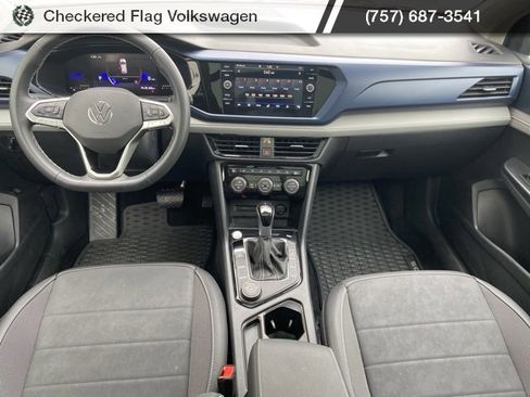 Used 2024 Volkswagen Taos SE image 29