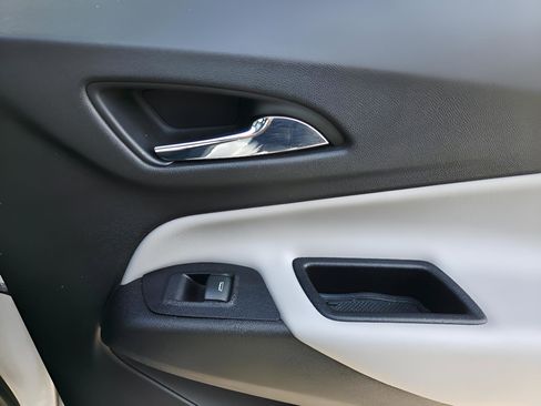 Used 2018 Chevrolet Equinox LT w/ Sun & Infotainment Package image 12