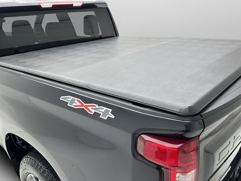Used 2024 Chevrolet Silverado 1500 LT AWD/4WD image 9