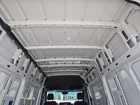 Used 2024 Mercedes-Benz Sprinter 2500 image 9