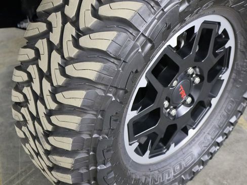 Used 2025 Toyota Tacoma Limited image 37