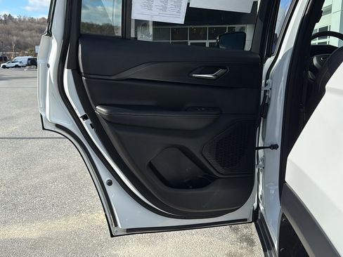 Certified 2024 Jeep Grand Cherokee Altitude image 26