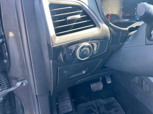 Used 2015 Ford Edge SE image 10