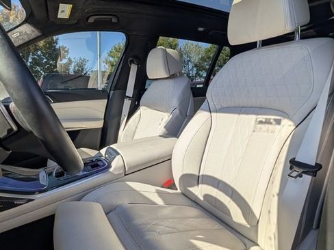 Used 2025 BMW X7 M60i image 6