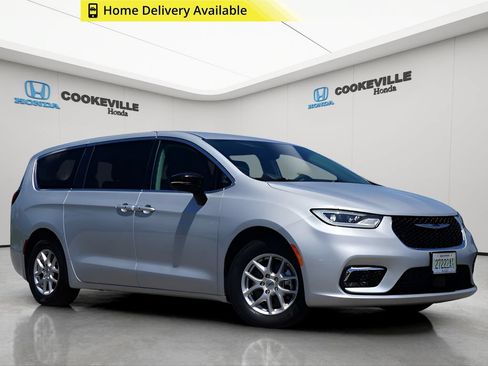 Used 2024 Chrysler Pacifica Touring-L FWD image 1