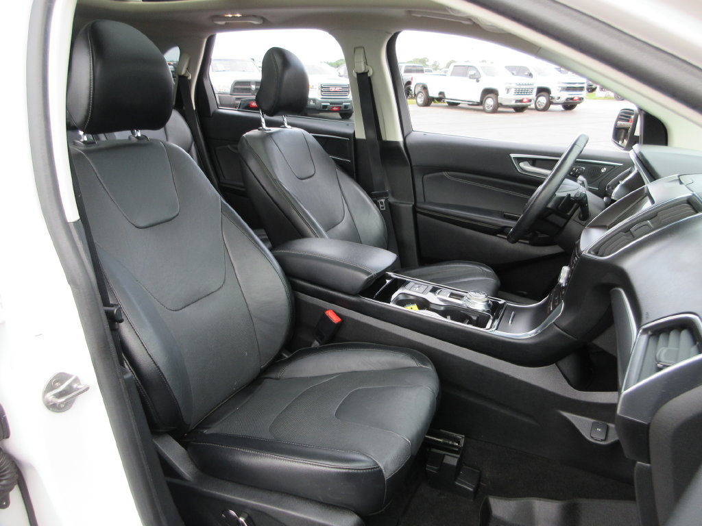Used 2019 Ford Edge Titanium w/ Equipment Group 301A AWD/4WD image 23