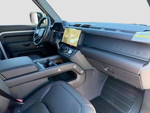 New 2026 Land Rover Defender 130 X-Dynamic SE image 15