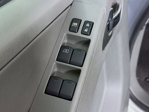 Used 2015 Nissan Frontier SL image 21