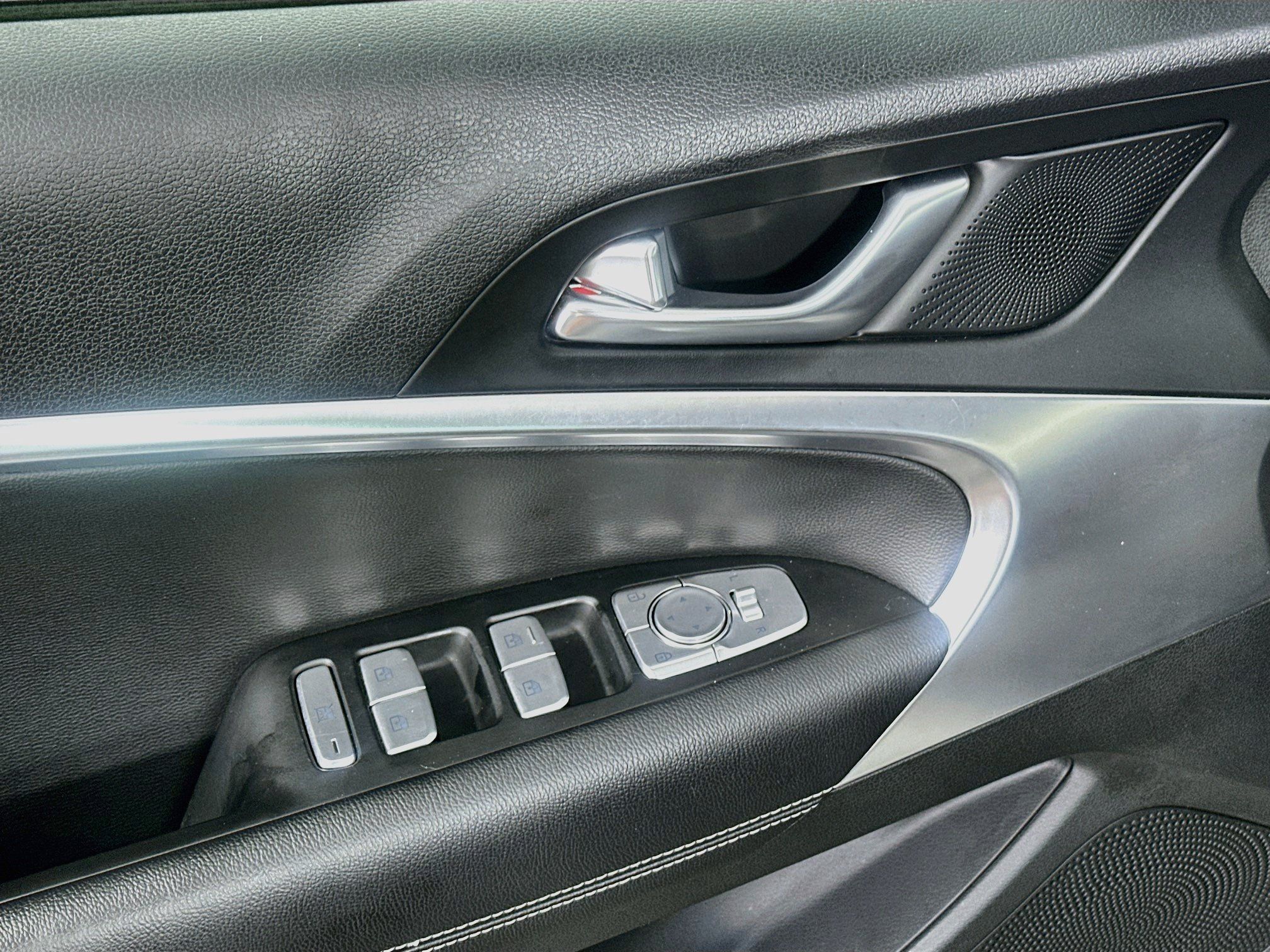 Used 2025 Genesis G70 2.5T RWD image 15