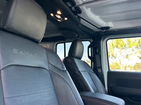Used 2022 Jeep Wrangler Unlimited Sahara AWD/4WD image 18