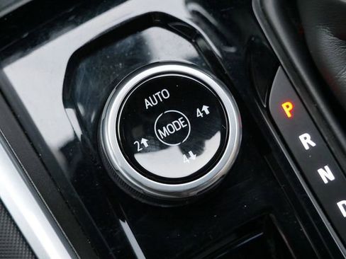 Used 2024 Chevrolet Colorado Z71 w/ Z71 Convenience Package 2 image 23