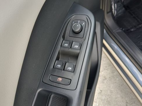 Certified 2025 Volkswagen Taos S FWD image 16