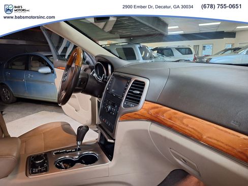 Used 2013 Jeep Grand Cherokee Overland w/ Advance Technology Group image 19