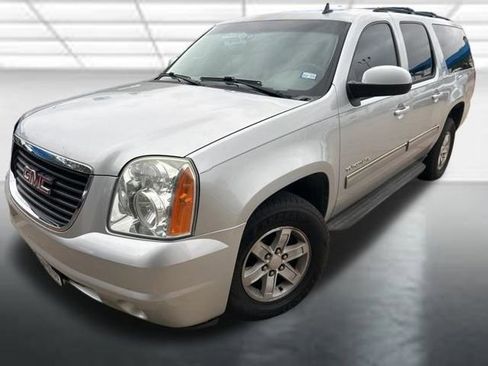 Used 2013 GMC Yukon XL SLT w/ SLT-2 Equipment Package image 2