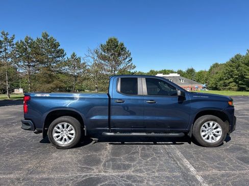 Used 2020 Chevrolet Silverado 1500 Custom w/ Custom Value Package AWD/4WD image 8