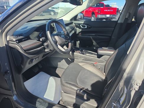 Used 2022 Jeep Compass Trailhawk w/ Trailhawk Convenience Group AWD/4WD image 9