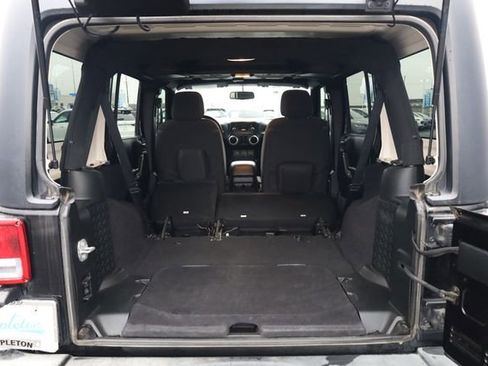 Used 2018 Jeep Wrangler Unlimited Rubicon w/ Connectivity Group image 28