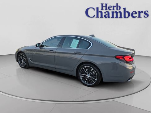 Used 2022 BMW 540i xDrive w/ Premium Package image 9
