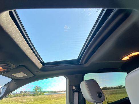 Used 2024 Chevrolet Colorado ZR2 w/ Technology Package image 22