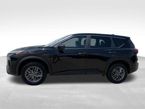 Used 2024 Nissan Rogue S AWD/4WD image 2
