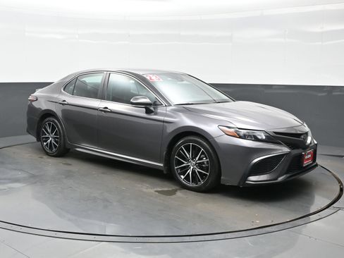 Used 2023 Toyota Camry SE FWD image 8