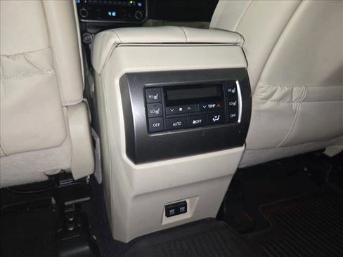 Used 2023 Lexus GX 460 Luxury w/ Sport Design Package AWD/4WD image 15