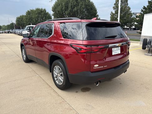 Used 2023 Chevrolet Traverse LT w/ Rear Camera Mirror Package AWD/4WD image 8