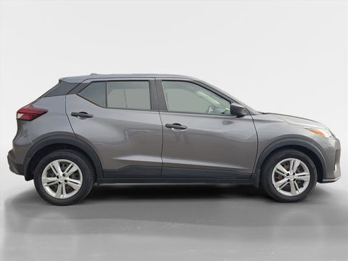 Used 2022 Nissan Kicks S image 6