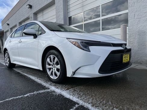 Used 2024 Toyota Corolla LE image 10