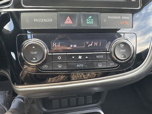 Used 2018 Mitsubishi Outlander SE image 22