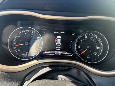 Used 2015 Jeep Cherokee Limited w/ Luxury Group image 18