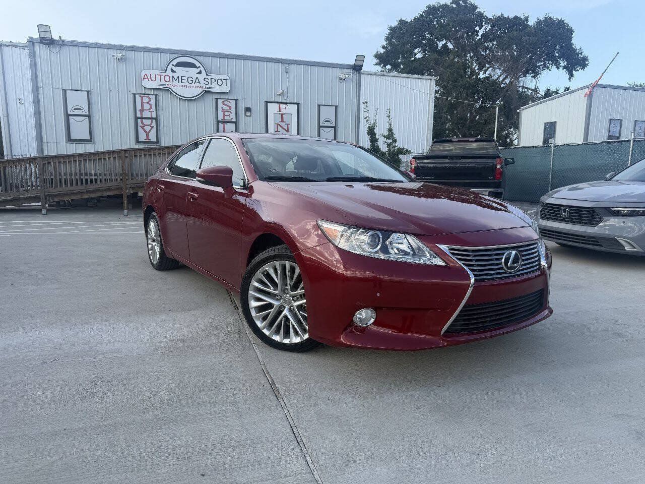 Used 2015 Lexus ES 350 w/ Premium Package FWD image 2