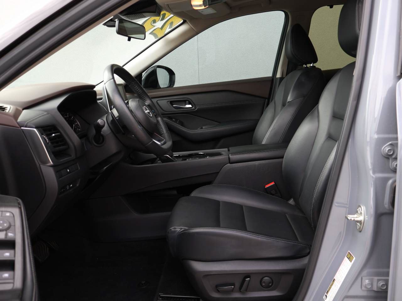 Used 2023 Nissan Rogue SV w/ SV Premium B Package FWD image 8
