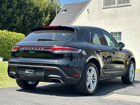 Certified 2025 Porsche Macan AWD/4WD image 8