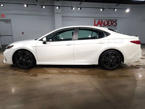Used 2025 Toyota Camry XSE FWD image 4