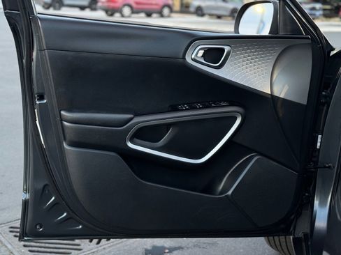 Used 2022 Kia Soul LX w/ Technology Package image 11