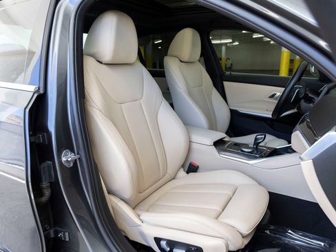 Used 2020 BMW 330i Sedan w/ Convenience Package RWD image 30