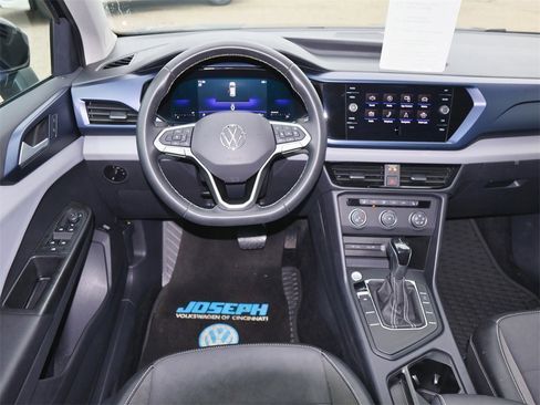 Certified 2022 Volkswagen Taos SE w/ Panoramic Sunroof Package image 17