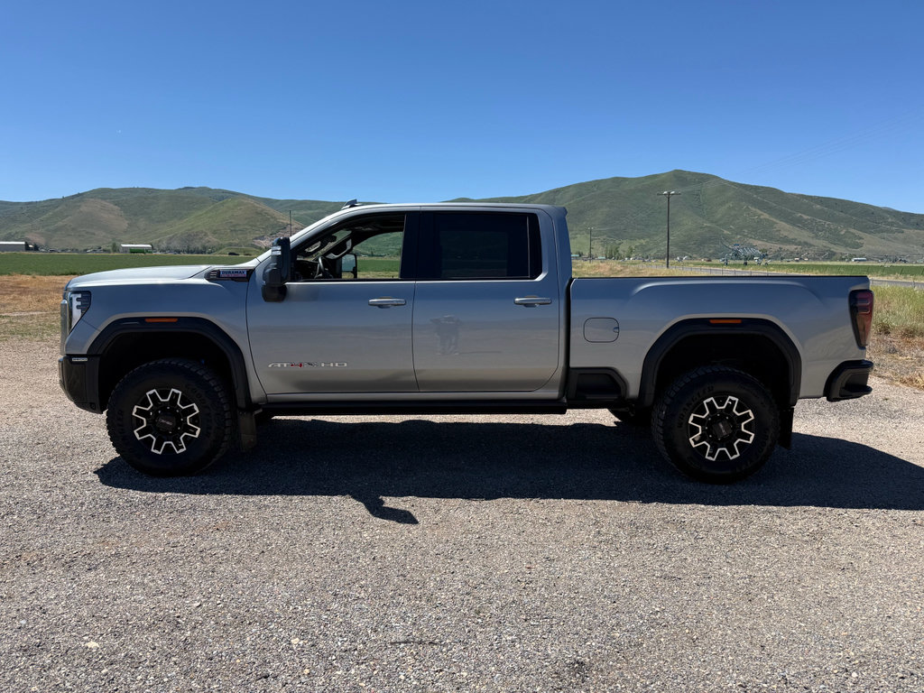 Used 2025 GMC Sierra 2500 AT4X AWD/4WD image 4