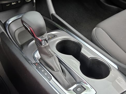 Used 2024 Chevrolet Malibu LT FWD image 14