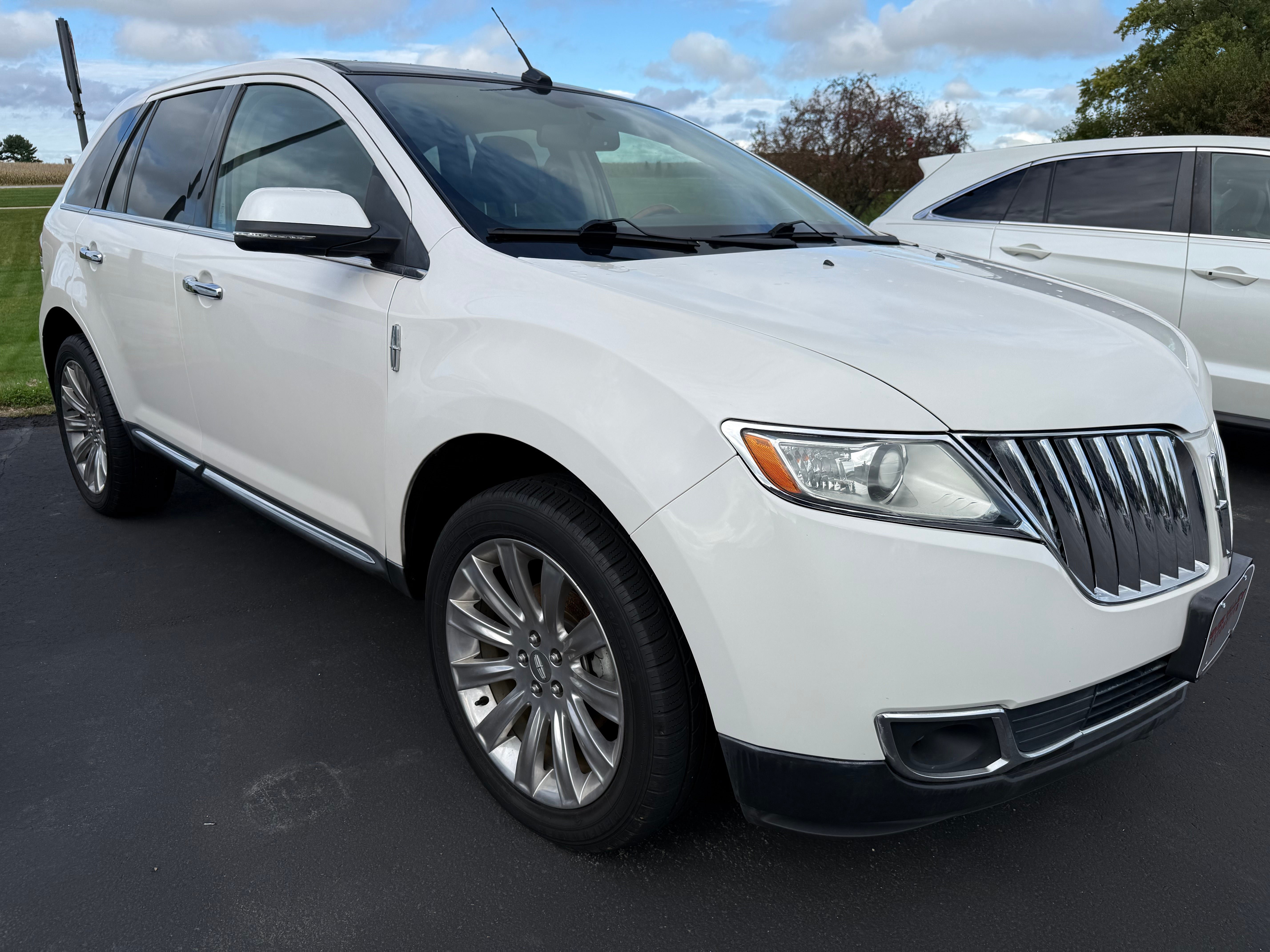 Used 2015 Lincoln MKX FWD w/ Equipment Group 102A image 2
