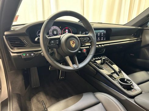 Certified 2025 Porsche 911 Carrera RWD image 4