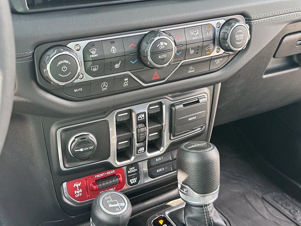 New 2026 Jeep Gladiator Rubicon w/ Steel Power Dome Hood Package AWD/4WD image 32