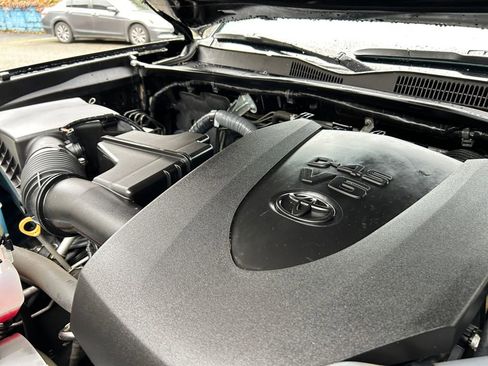 Used 2017 Toyota Tacoma SR5 w/ Tow Package image 30