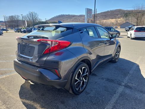 Used 2018 Toyota C-HR XLE image 3