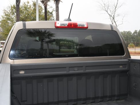 Used 2017 GMC Canyon SLE image 16